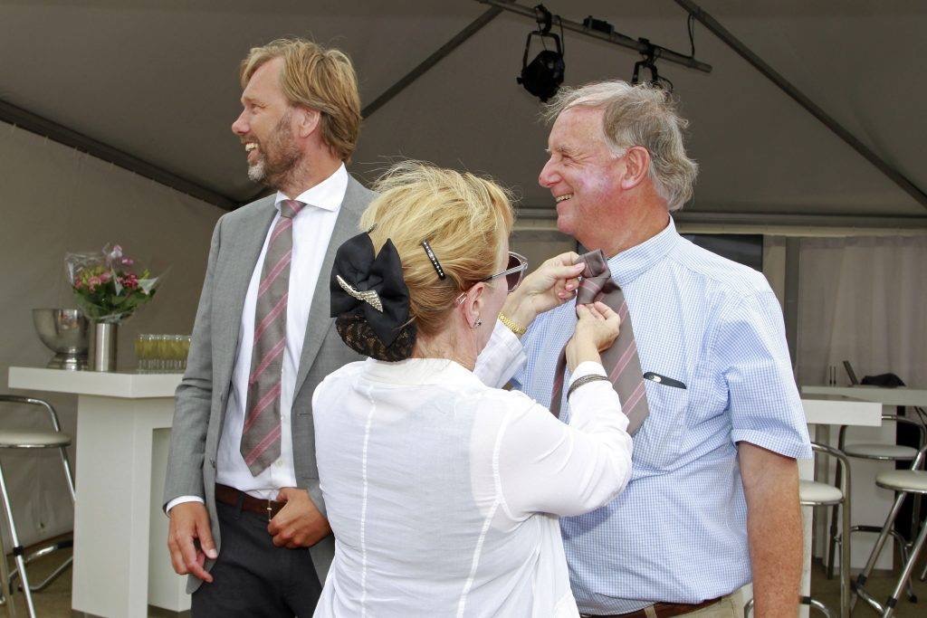 IVO pols met das